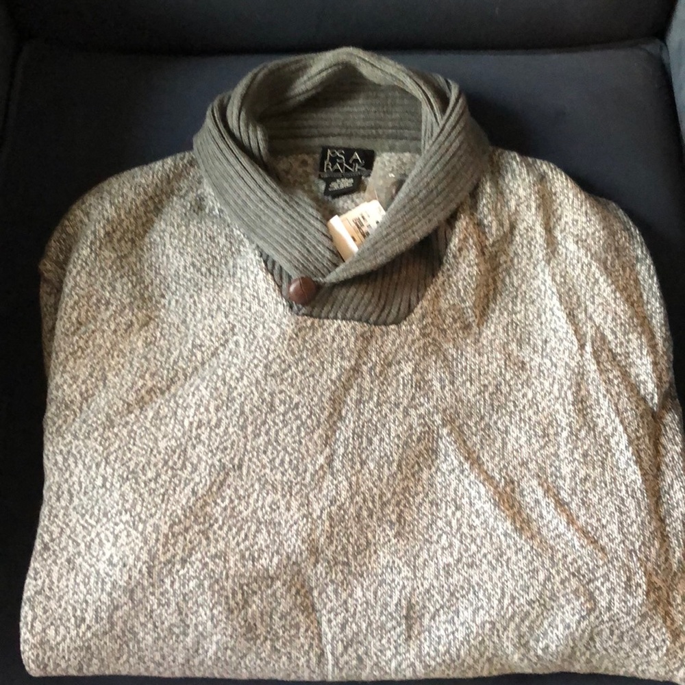 Men’s charcoal gray sweater